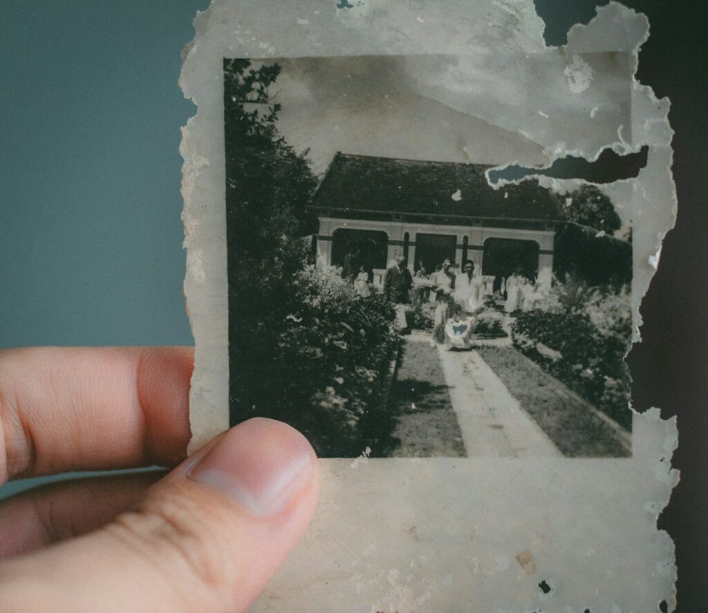 Top 7 Apps to Enhance Old Black and White Images